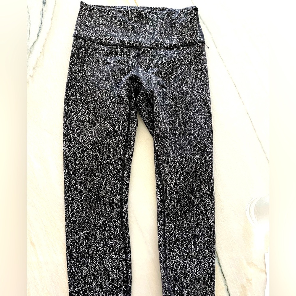 Sz 6 Lululemon textured wunder under pants
